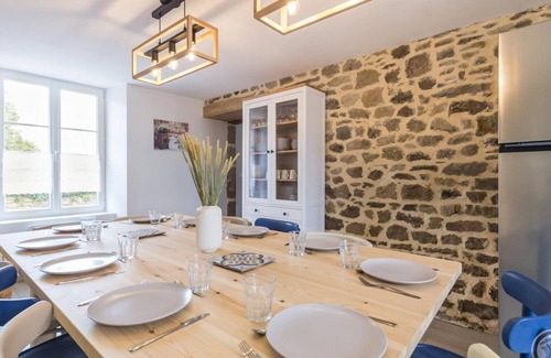 Anneville-en-Saire Cabaña | Casa independiente con jardín, cerca de la costa, ideal para familias, equipada y acogedora