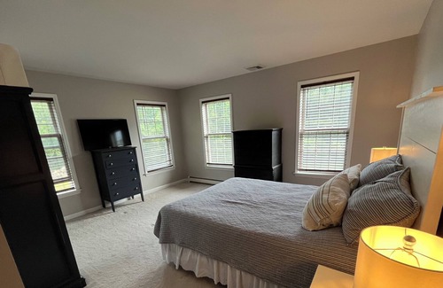 Pawcatuck Casa | Spacious Stonington Coastal Retreat in between Mystic and Westerly/Watch Hill!