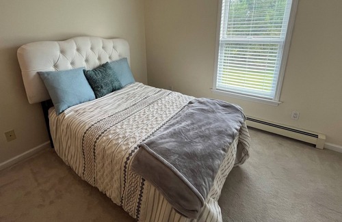Pawcatuck Casa | Spacious Stonington Coastal Retreat in between Mystic and Westerly/Watch Hill!