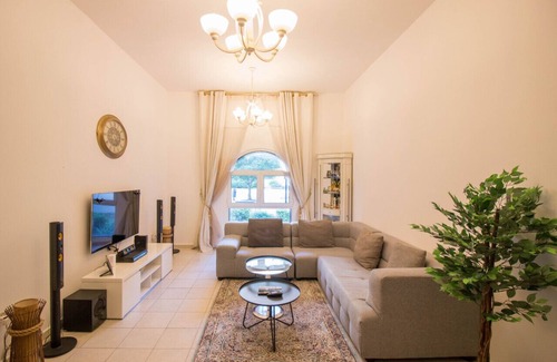 Discovery Gardens Apartamento | Spacious Studio 5 mins from Dubai Marina