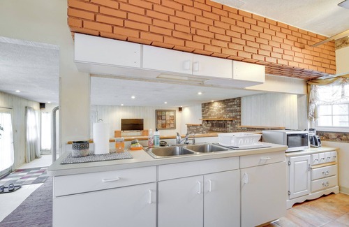 Maple Heights Apartamento | Spacious Studio - 5 Mi to MGM Northfield Park!