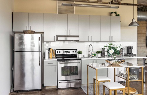 Downtown Apartamento | Spacious Studio apartment in charming Los Angeles w/AC, fitness room, WiFi