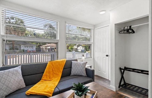Ybor City Apartamento | Spacious Studio Flat in Cigar City with Parking
