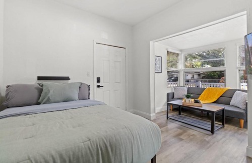 Ybor City Apartamento | Spacious Studio Flat in Cigar City with Parking