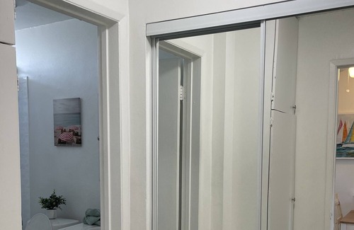 Gardena Apartamento | Spacious Studio in the heart of Gardena.