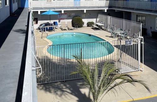 Gardena Apartamento | Spacious Studio in the heart of Gardena.