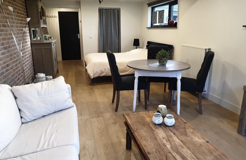 Knegsel Apartamento | Spacious Studio, in wooded hiking/biking area. Near ASML.