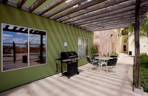 Bonanza Apartamento | Estudio espacioso cerca de LRD | Bañera de hidromasaje compartida + desayuno diario gratuito