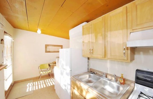 West Alameda Apartamento | Un entorno tranquilo para dos personas: ¡a solo 5 millas del centro de Plaza!