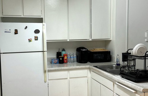 Rampart Village Apartamento | Spacious Studio -Utilities Included-Parking-near Medical Center and DTLA