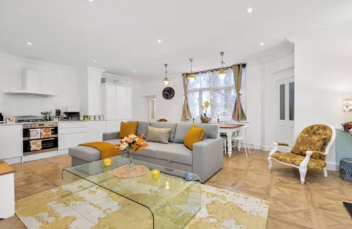 West Kensington Apartamento | Spacious & Stylish 3-Bedroom Apartment in Prime West Kensington Location