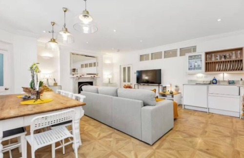 West Kensington Apartamento | Spacious & Stylish 3-Bedroom Apartment in Prime West Kensington Location