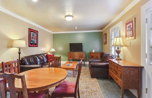 French Quarter Hotel | Spacious & Stylish 3-Room Garden Suite – Creole Charm in French Quarter