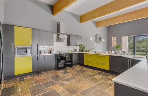 Hethel Casa | Spacious, stylish 4bed home w/patio, garden & parking