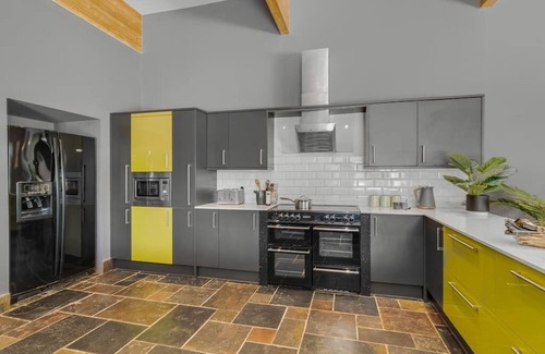 Hethel Casa | Spacious, stylish 4bed home w/patio, garden & parking
