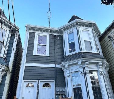 South End Apartamento | Spacious Stylish Gem Steps from the Pier