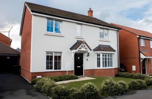 Southampton Casa | Spacious & Stylish House ~ Prime Location ~ HotTub