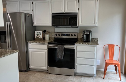 Harlow Casa | Cute 2 bedroom home walkable to Oakway & Autzen Stadium