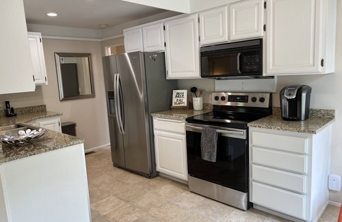 Harlow Casa | Cute 2 bedroom home walkable to Oakway & Autzen Stadium