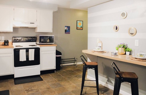 Clifton Apartamento | Spacious Stylish Retreat in the Heart of Clifton Neighborhood, King Bed, Coffee!