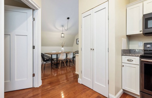 York Apartamento | Spacious suite - close to everything + backyard 10 min to Portsmouth +Ogunquit