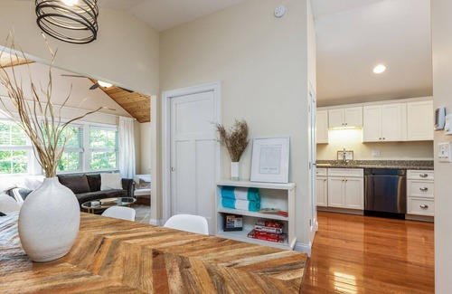 York Apartamento | Spacious suite - close to everything + backyard 10 min to Portsmouth +Ogunquit