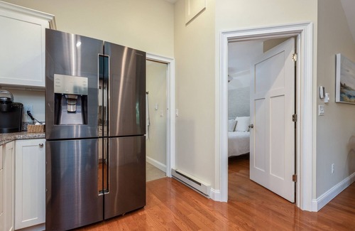 York Apartamento | Spacious suite - close to everything + backyard 10 min to Portsmouth +Ogunquit