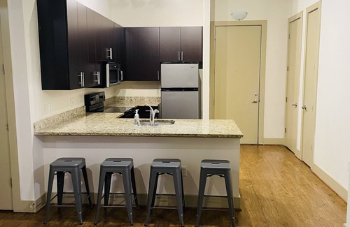 Piedmont Heights Apartamento | SPACIOUS SUITE IN PRIME LOCATION