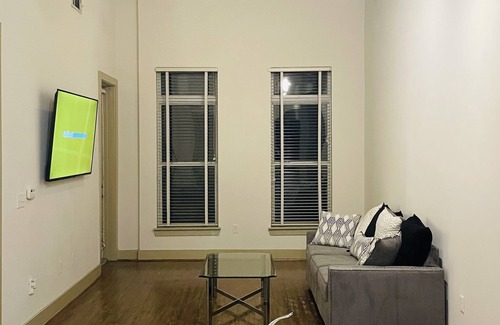 Piedmont Heights Apartamento | SPACIOUS SUITE IN PRIME LOCATION