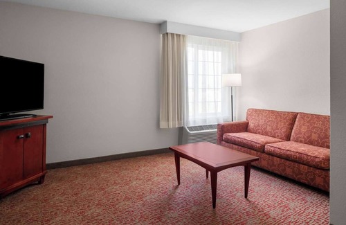 Downtown Hotel | Spacious Suite w/ Kitchen and Separate Living, Dining Area - Central Location