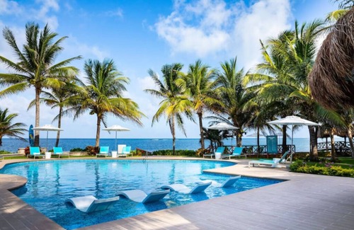 Puerto Morelos Apartamento | Spacious Suite w/ King Bed, Rainforest Shower, & Balcony ALL-INCLUSIVE