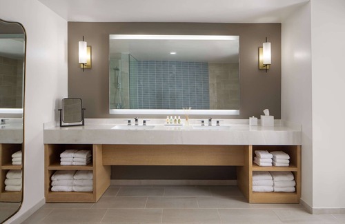 Lihue Hotel | Spacious Suite w/ Private Lanai | Beachfront Retreat w/ Airport Shuttle