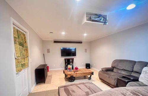 Buford Casa | Spacious Suite w/ Self Check-in & Free Parking -