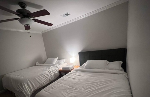 Buford Casa | Spacious Suite w/ Self Check-in & Free Parking -