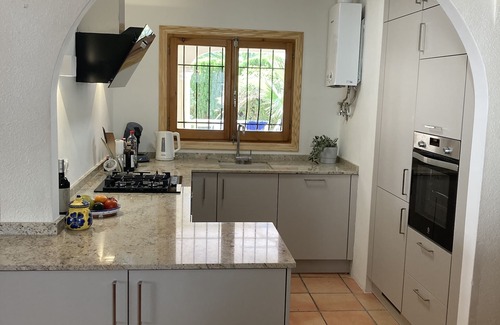 L'Alfas del Pi Villa | casa de verano amplia con 3 dormitorios; 6 camas, piscina privada, wifi, mar y montaña