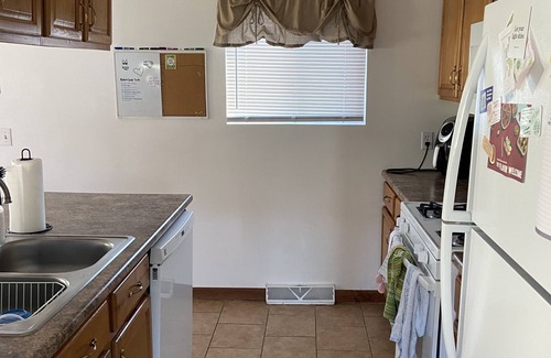 Bonnet Shores Casa | Spacious Summer Rental in Bonnet Shores/Narragansett, RI. Close to area beaches.