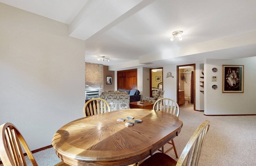 Monument Casa | Spacious & sunlit mountain retreat with patio, fireplace & great nature views