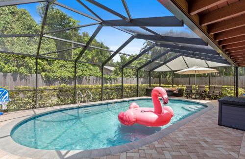 Largo Casa | Spacious & Sunny Family Gem - Heated Pool, Firepit and Game Room