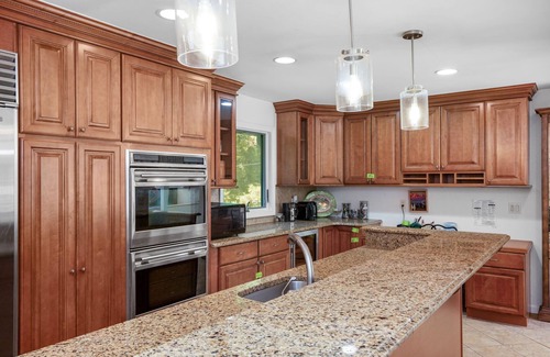 Town of North Castle Casa | Spacious & Sunny Single Family