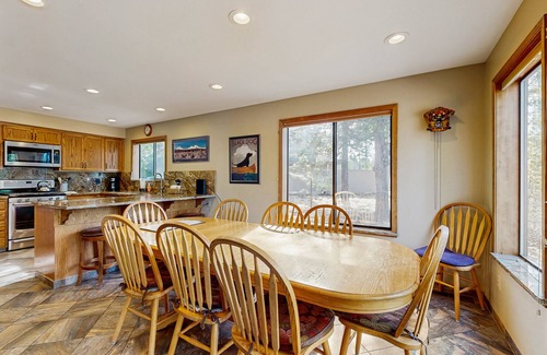 Deer Park Casa | ¡NUEVO LISTADO! Amplia casa Sunriver con 10 pases SHARC y jacuzzi privado!