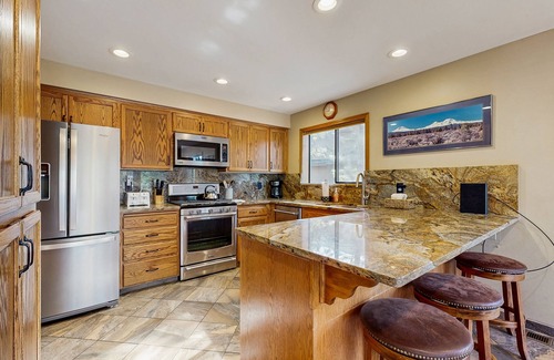 Deer Park Casa | ¡NUEVO LISTADO! Amplia casa Sunriver con 10 pases SHARC y jacuzzi privado!