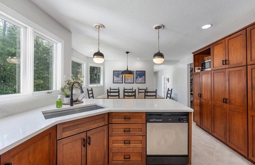 Pinehurst Casa | Spacious: swimming pool, walk to the village.