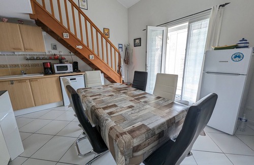 Port-la-Nouvelle Villa | Port-la-Nouvelle - Amplia Villa T3 con Jardín Privado, ¡Ideal para 6 Personas y Mascotas!