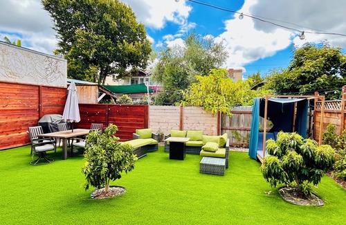 Bushrod Casa | Spacious Temescal Home near UC-Berkeley with Firepit Patio & Outdoor Dining