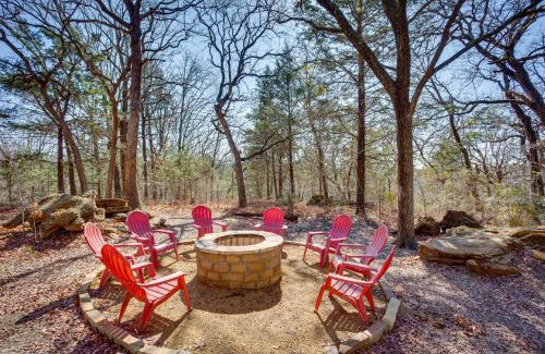 Pottsboro Casa | Spacious Texas Getaway half Mi to Lake Texoma!