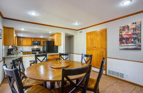 Pottsboro Casa | Spacious Texas Getaway half Mi to Lake Texoma!