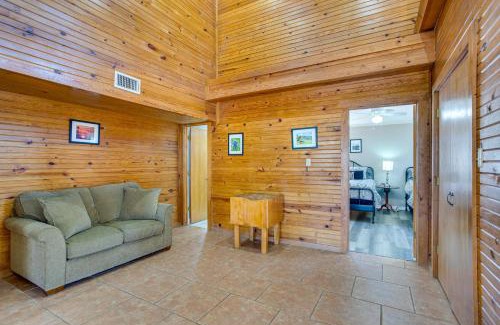 Pottsboro Casa | Spacious Texas Getaway half Mi to Lake Texoma!