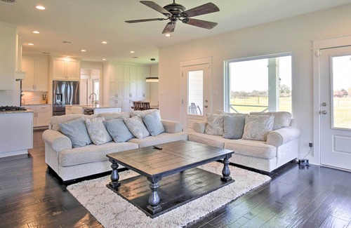 Yorktown Casa | Spacious Texas Getaway w/ Fire Pit & Pond!