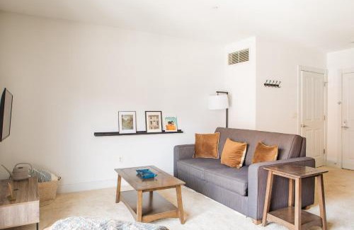 Historic Third Ward Apartamento | Spacious Third Ward Apt Near Summerfest with Balcony