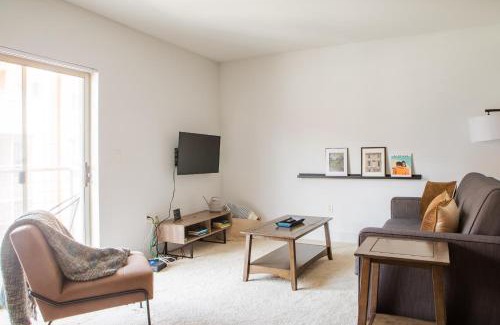 Historic Third Ward Apartamento | Spacious Third Ward Apt Near Summerfest with Balcony